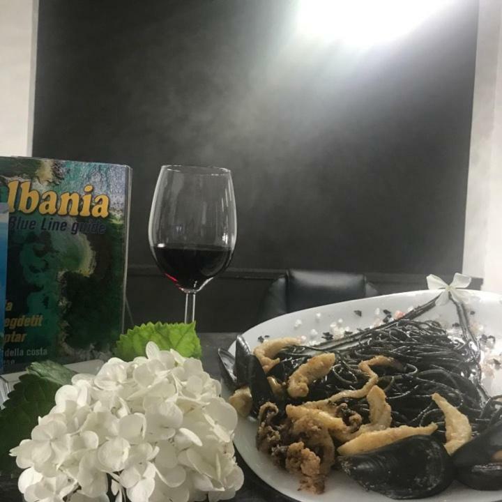 Vila E Bardhe Саранде Екстериор снимка